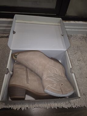 Women's Beige Western Ankle Boots - Stylish Mid Heel